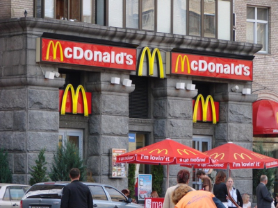McDonald's și-a reluat activitatea în Ucraina, deocamdată doar pentru livrări