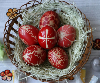Ouă roșii pentru Paște: ce înseamnă vopsirea ouălor și de unde a pornit tradiția