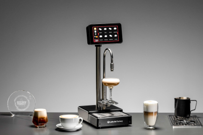 5 to go devine importator și distribuitor unic al aparatului de cafea Latte...