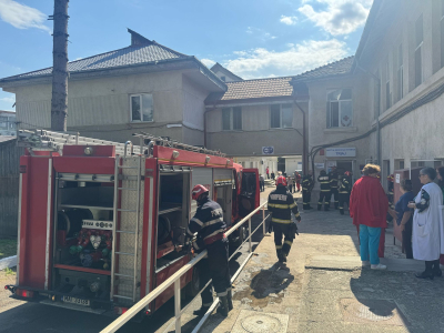 FOTO | Planul Roșu în județul Iași, după un incendiu la Spitalul CFR din Pașcani. Zeci de pacienți au fost evacuați