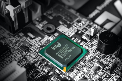 Intel va investi 20 mld. dolari pentru propria fabrică de semiconductori în SUA