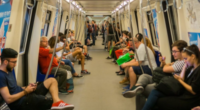 Mai puține trenuri pe „magistrala corporatiștilor”: Metrorex a scăzut intervalul la care vine metroul