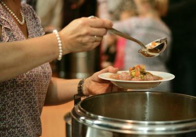 Studiu: 55% dintre români consumă ciorbe și supe zilnic