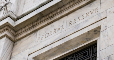 Nu doar BNR ține în frâu dobânzile: Președintele Fed spune că va menține dobânzile ridicate mai mult timp
